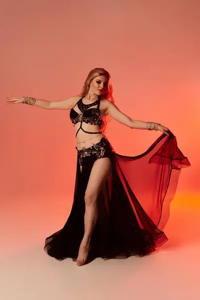Elegantly dressed woman performs a captivating belly dance. — Stock Photo