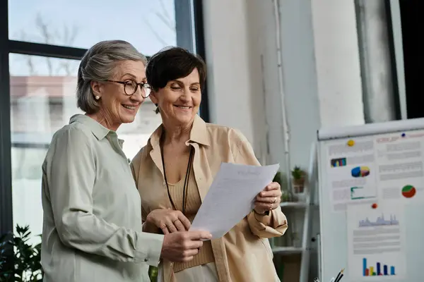 Two diverse women standing side by side in unity and strength. — Stock Photo