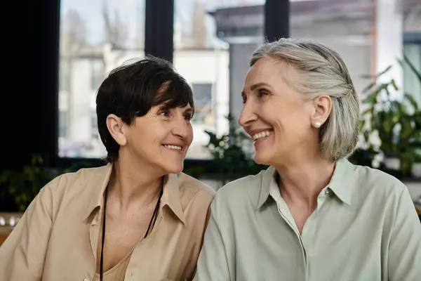 Two mature women sharing a moment of togetherness. — Stock Photo