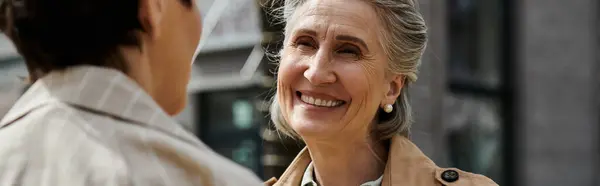 Two women smiling at each other. — Stock Photo