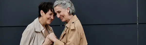 Two mature, beautiful women walking side by side. — Stock Photo