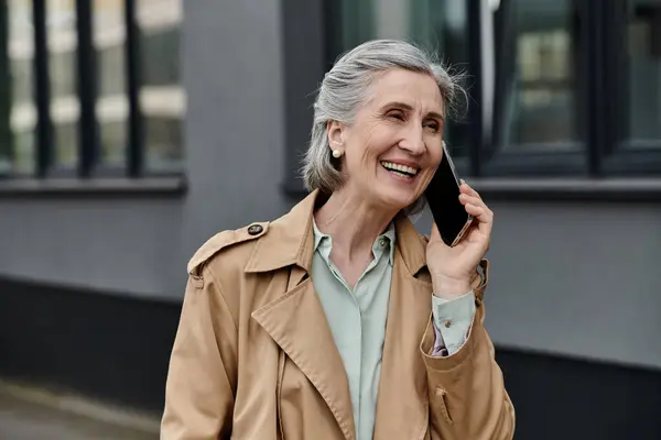 An elegant elderly woman chatting on her cellphone. — Stock Photo