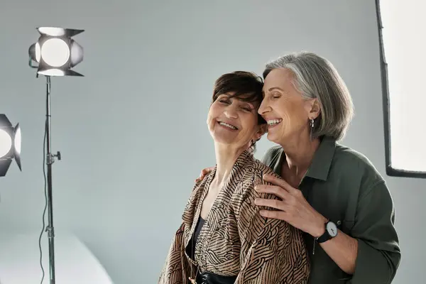 Middle-aged lesbian couple sharing a warm embrace — Stock Photo