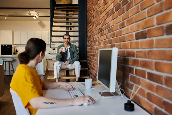 A young gay couple enjoys a casual afternoon in their modern apartment. — Stock Photo