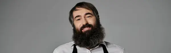 A man with a long beard smiles warmly for the camera. — Stock Photo