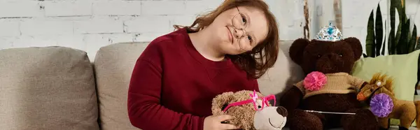 Little girl with Down syndrome at home, with her favorite stuffed animals. — Stock Photo