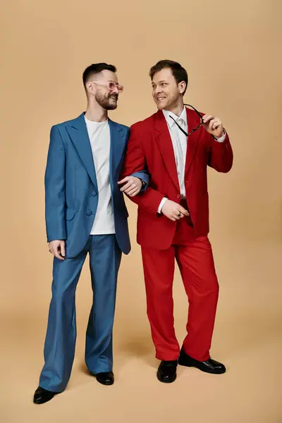 Two men in suits stand smiling and looking at each other. — Stock Photo