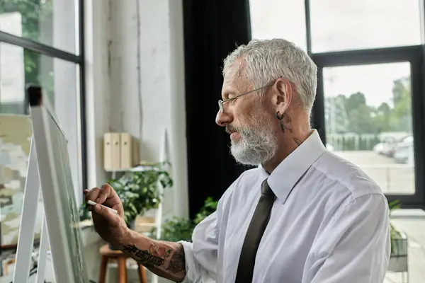 A mature man with a beard and glasses teaches an online class from his home office. — Stock Photo