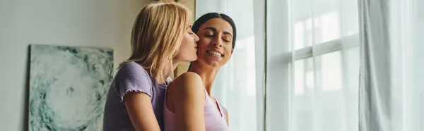 A lesbian couple enjoys a cozy moment at home, filled with love and affection. — Stock Photo