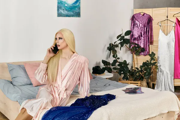 Young drag queen gracefully poses while talking on the phone. — Stock Photo