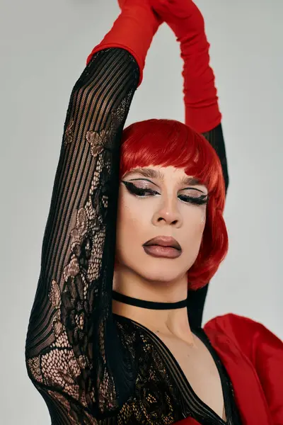 An attractive drag queen strikes a pose, showcasing bold makeup and vibrant outfit. — Stock Photo