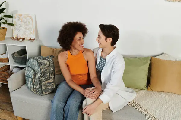 A heartfelt goodbye unfolds as a soldier and her wife share moments of love at home. — Stock Photo