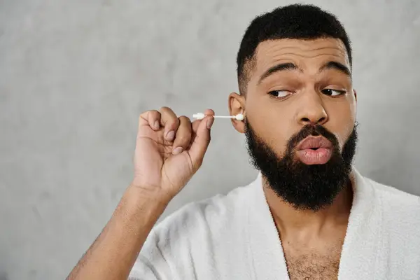 A man engages in grooming while relaxing at home. — Stock Photo