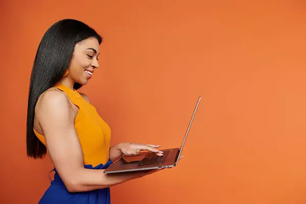 Joyful woman connects with her laptop, radiating confidence and creativity. — Stock Photo