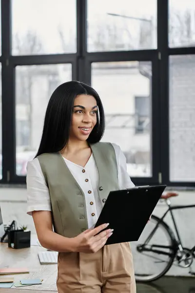 A young woman shares ideas with enthusiasm in her workspace. — Stock Photo