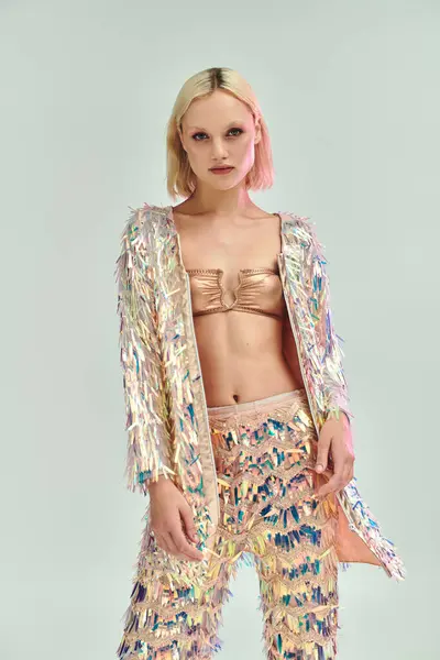 A confident young woman showcases a striking holographic ensemble. — Stock Photo
