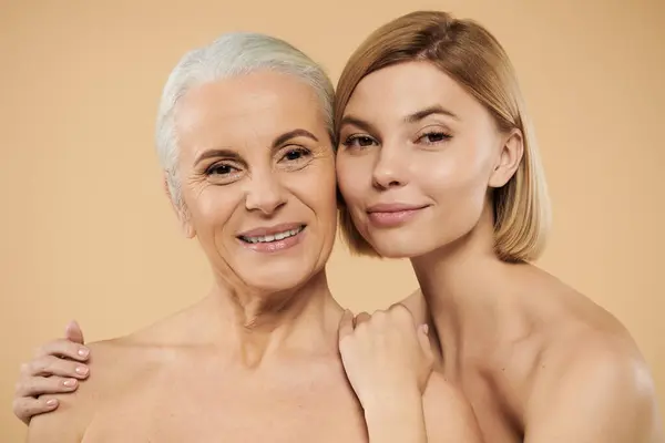 A mature woman and her daughter share a warm, loving embrace. — Stock Photo