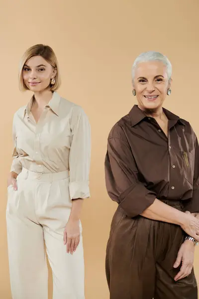 A mature woman shares a proud moment with her adult daughter, both stylishly dressed. — Stock Photo