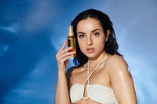 A beautiful woman highlights her skincare routine while posing confidently. — Stock Photo