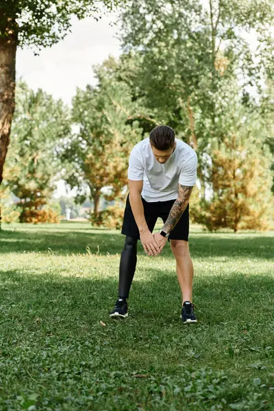 Man enjoy an outdoor workout, highlighting diversity, and determination under the sun. — Stock Photo