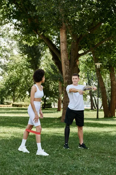 Two friends engage in a motivational outdoor workout, embracing diversity and friendship. — Stock Photo