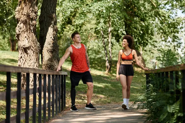 Two friends enjoy a workout together in nature, celebrating strength and friendship. — Stock Photo