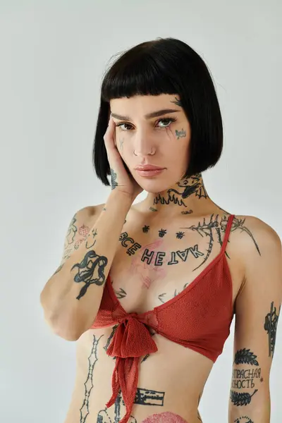 A young woman showcases her trendy style and vibrant tattoos. — Stock Photo