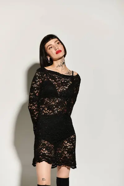 A fashionable woman stands gracefully, showcasing her unique style. — Stock Photo