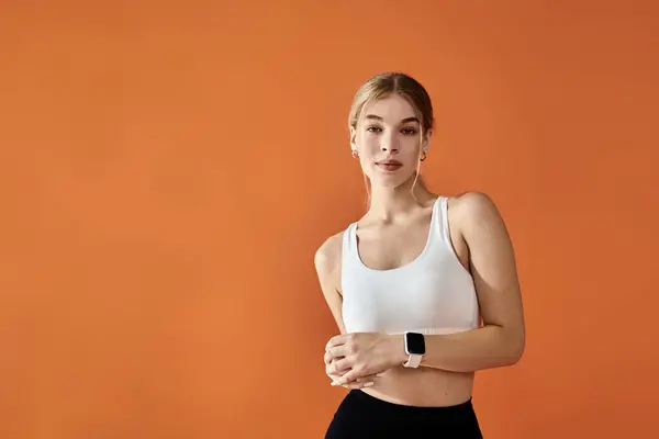 A beautiful sportswoman poses emotionally, showcasing strength and determination in her workout. — Stock Photo