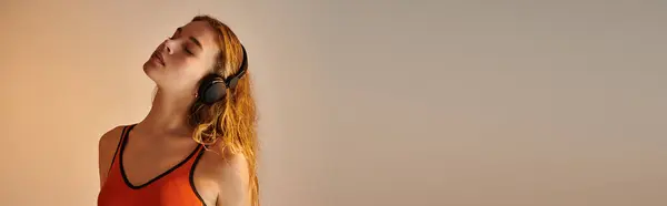 A passionate sportswoman immersed in music, expressing deep emotions while posing gracefully. — Stock Photo