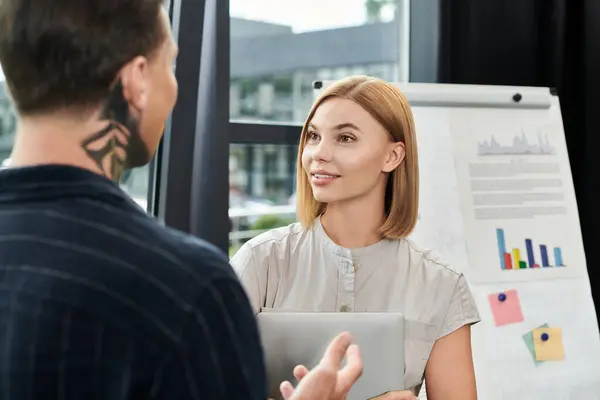 Two young professionals share ideas and collaborate in a modern office setting. — Stock Photo
