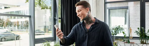 Jolly man holding phone in office. — Stock Photo