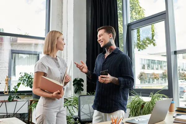 Two young professionals share ideas and collaborate in a stylish office atmosphere. — Stock Photo