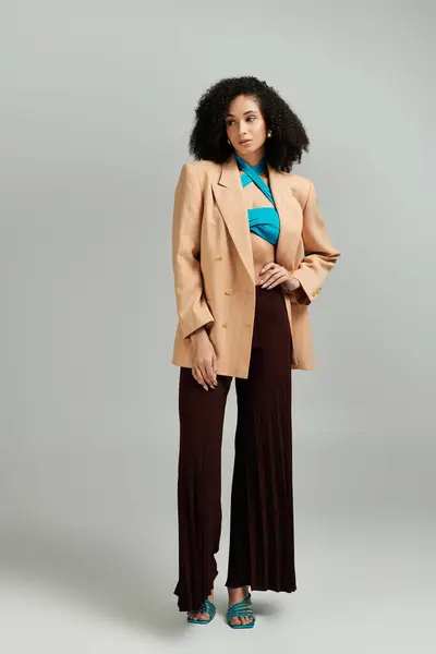 Dressed in elegant attire, a fashionable woman showcases her unique style with poise. — Stock Photo