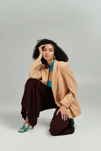 A beautiful woman showcases her unique fashion sense in elegant attire while striking a pose. — Stock Photo