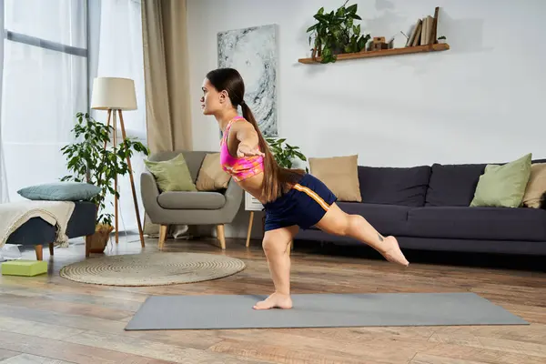 A spirited brunette woman with a short stature practices her workout routine in her inviting home, showcasing fitness and dedication. — Stock Photo