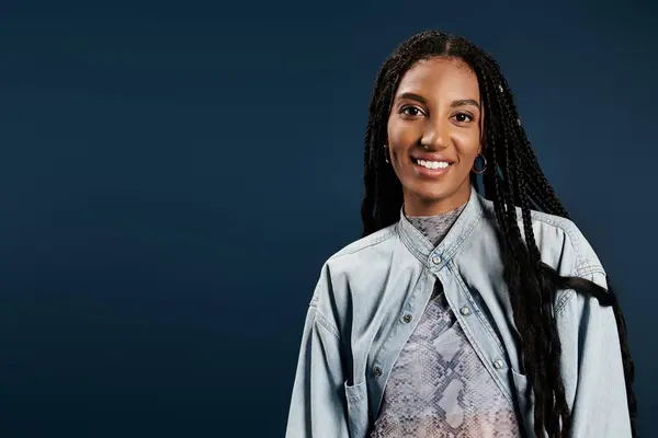 A stylish young woman radiates confidence, highlighting her unique personality. — Stock Photo