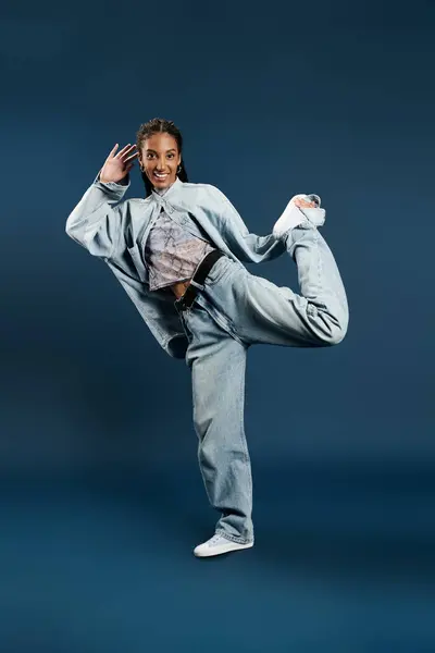 A confident young woman shows off her unique style in a playful pose. — Stock Photo
