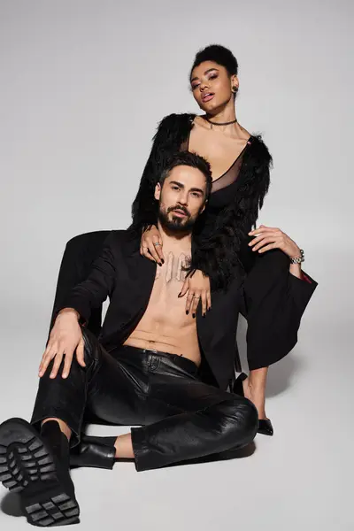 A passionate couple showcases their love and confidence, exuding elegance together. — Stock Photo