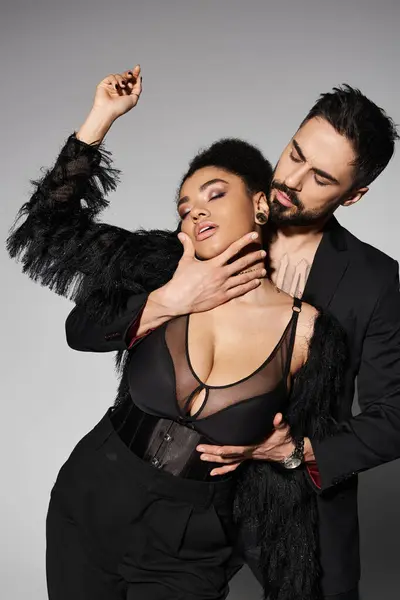 A couple shares a passionate moment, showcasing their deep connection and affection. — Stock Photo