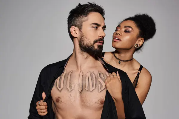 A couple stands close, expressing deep affection, highlighting their connection and allure. — Stock Photo
