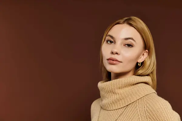 The woman showcases her style in a soft turtleneck, exuding autumn charm and confidence. — Stock Photo