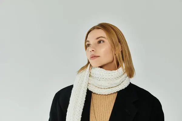 Blonde woman in elegant warm attire posing actively. — Stock Photo