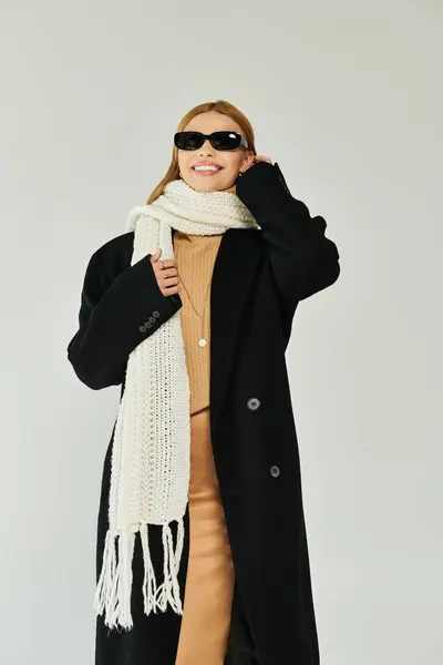 Merry woman in elegant warm attire posing actively. — Stock Photo