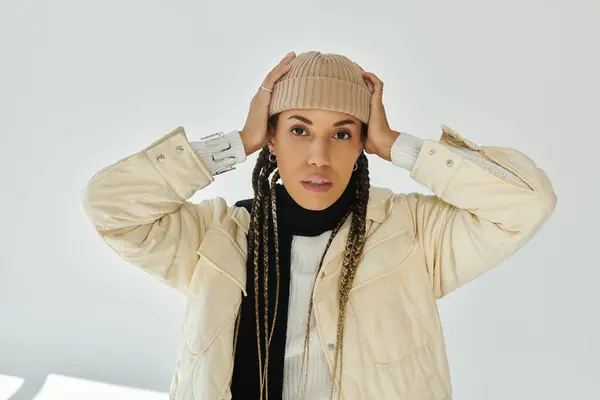 Beautiful african american woman in autumn stylish attire on white backdrop. — Stock Photo