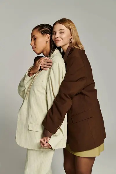 A beautiful couple dons cozy autumn outfits, sharing a warm moment and holding hands together. — Stock Photo