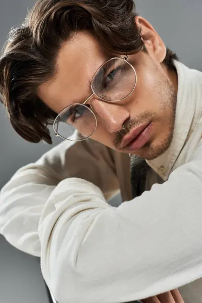 Dressed in elegant formal attire, a young man confidently poses, showcasing modern style against a sleek backdrop. — Stock Photo