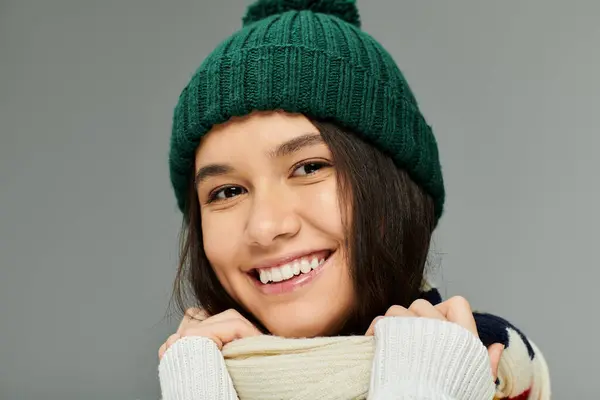 The cheerful woman showcases her style and emotion, warmly dressed for the winter season. — Stock Photo