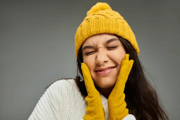 An emotional young woman radiates joy, dressed warmly in stylish winter fashion accessories. — Stock Photo