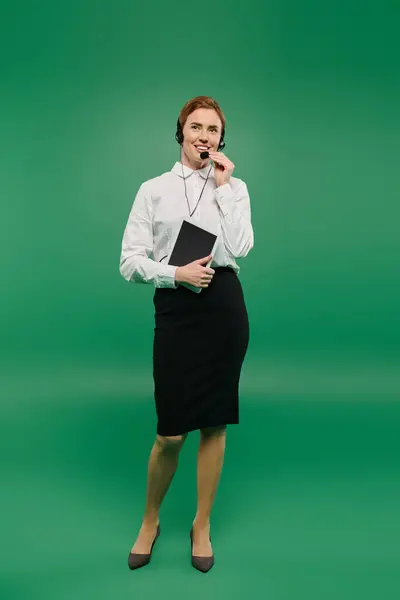 A confident woman in formal wear maintains a professional demeanor while communicating with clients. — Stock Photo